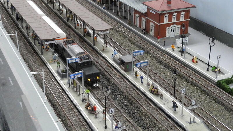 Somewhere in Baden-Wurtemberg - Schonblick Station Platforms 2