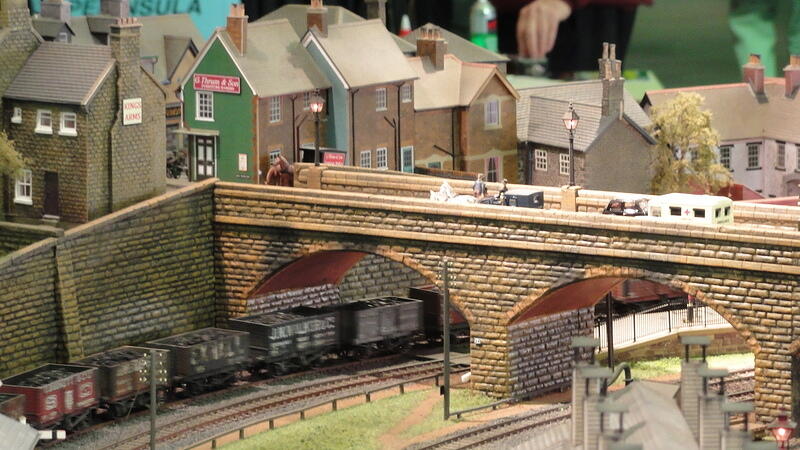 Wellingford - Road Bridge Over Main Lines