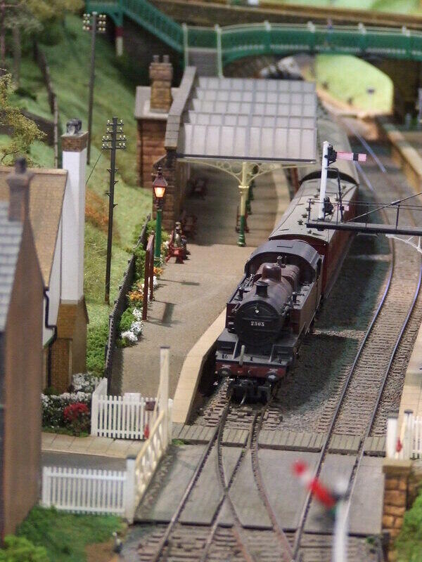 Wellingford - Steam Loco Departing Station