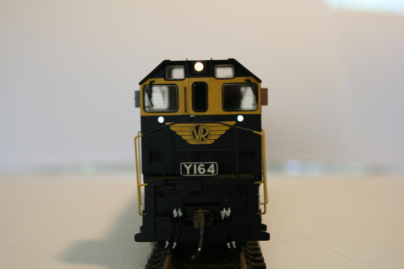 Y 164 - Cab End Headlight and Markers - White