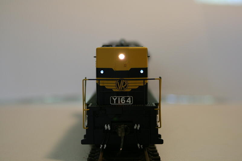 Y 164 - Hood End Headlight and Markers - White