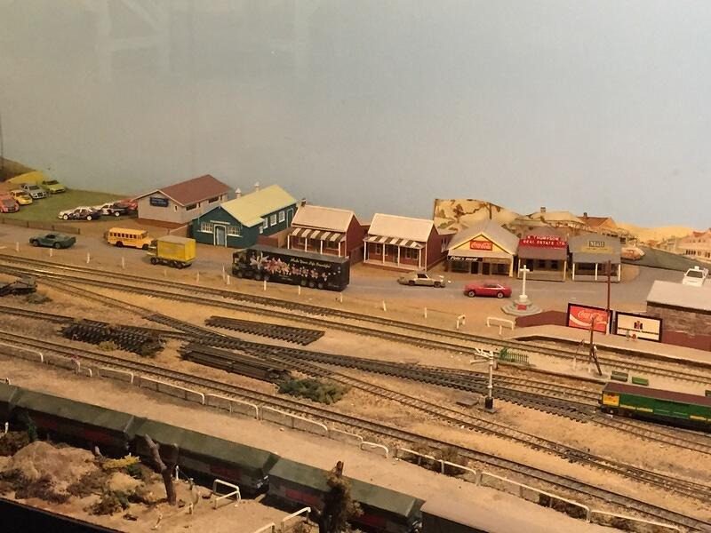 Model layout (100)