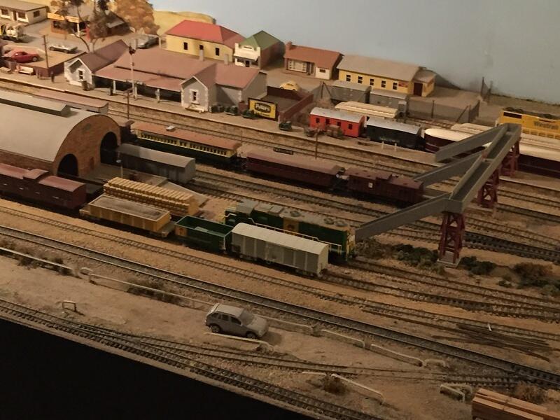 Model layout (165)