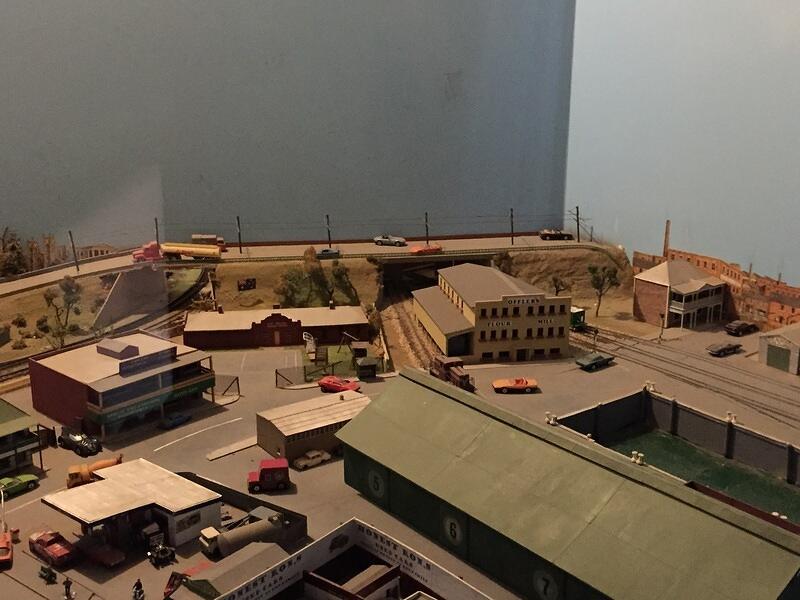 Model layout (33)