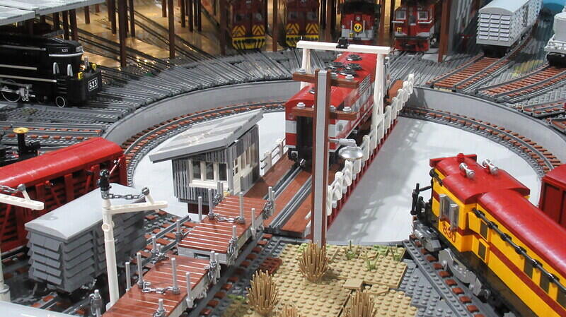 Triple Gauge Roundhouse 05