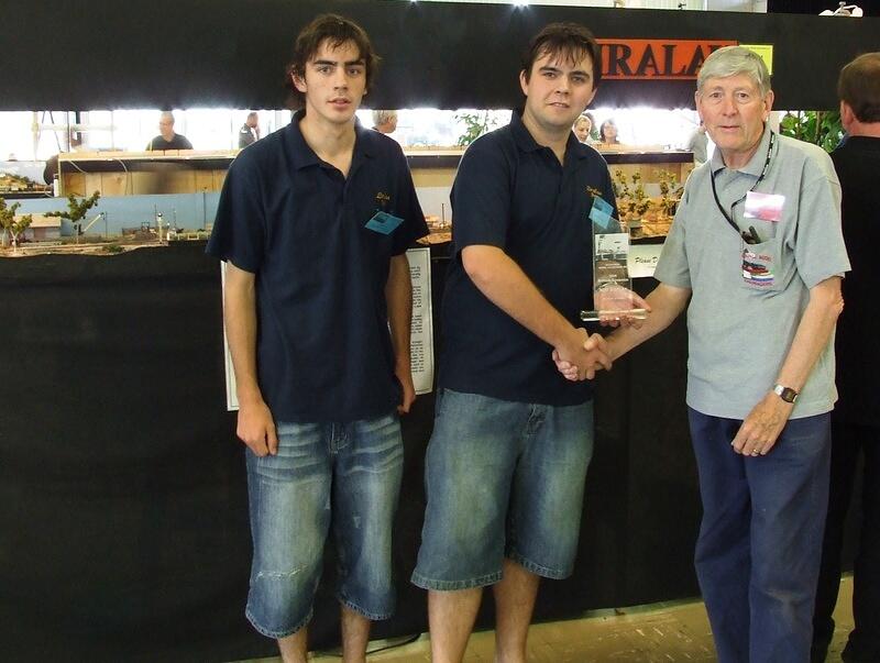 Liralau - Best Display Peers 8 01