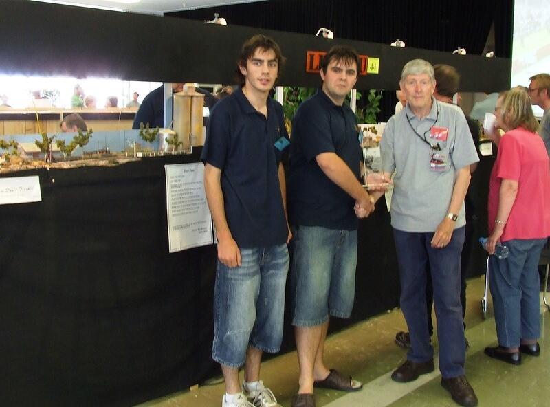 Liralau - Best Display Peers 8 02