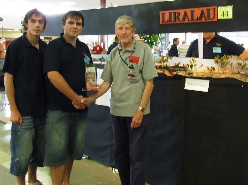 Liralau - Best Display Peers 8 03