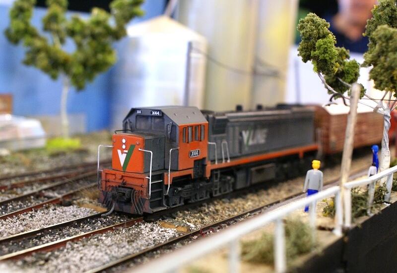 Liralau - Best Display Peers 8 24