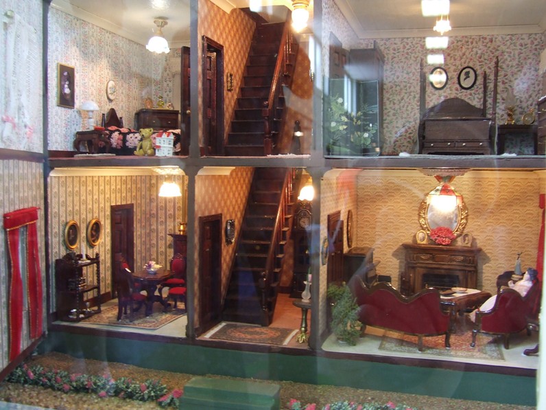 Dollhouse Esentuals 02