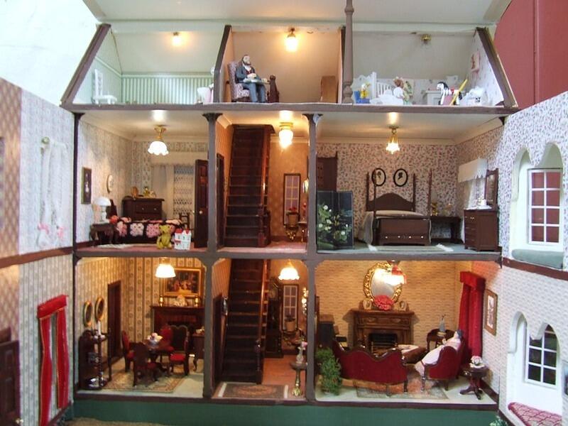 Dollhouse Esentuals 04