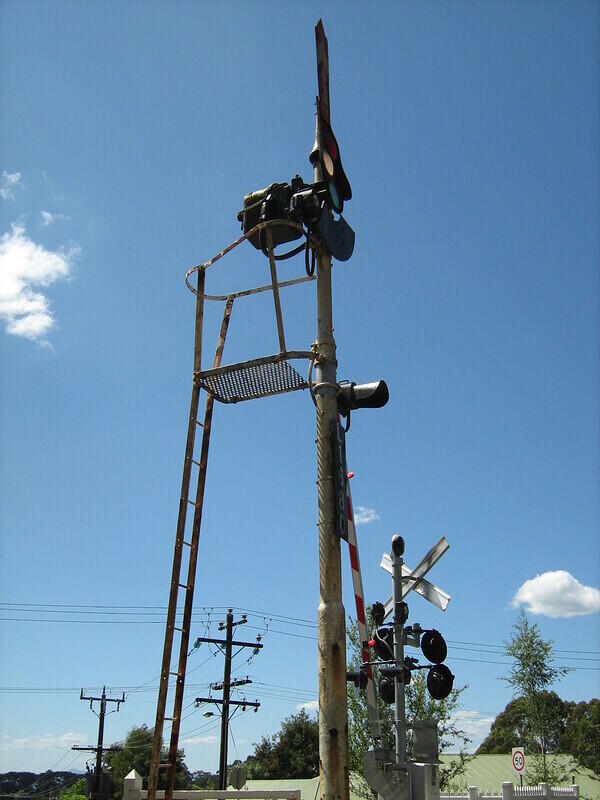 Working Modern Upper Quadrant Semaphore at Emerald2-01