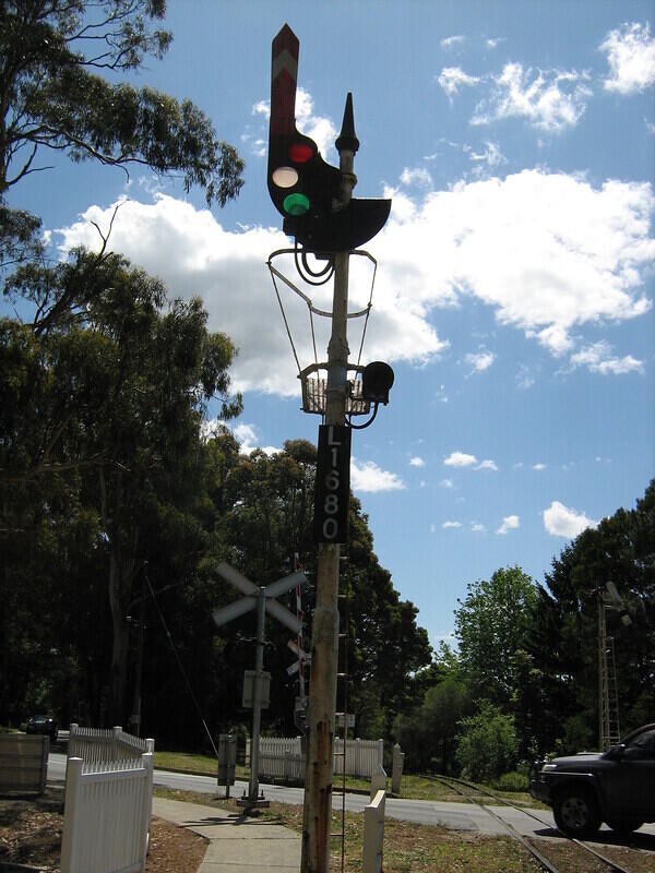 Working Modern Upper Quadrant Semaphore at Emerald3