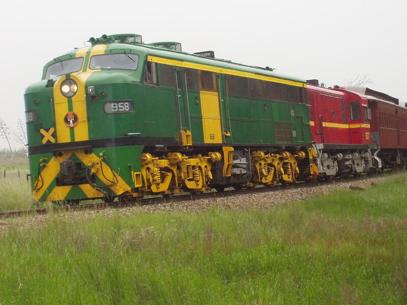 958 and 507 leaning into a curve outside Strathalbyn